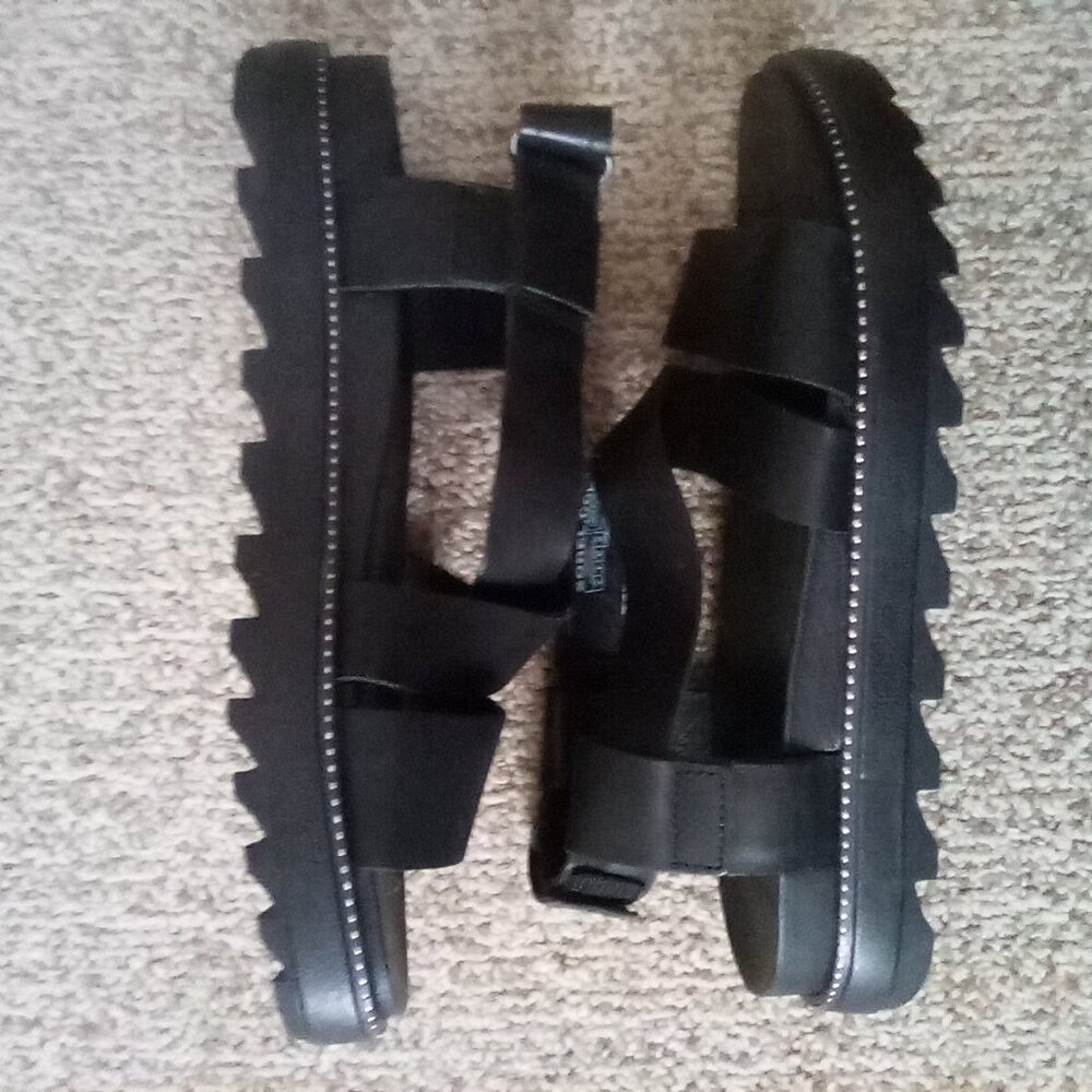 Sorel Black Sandals With Silver Stud Accents Size 6 - Picture 3 of 5